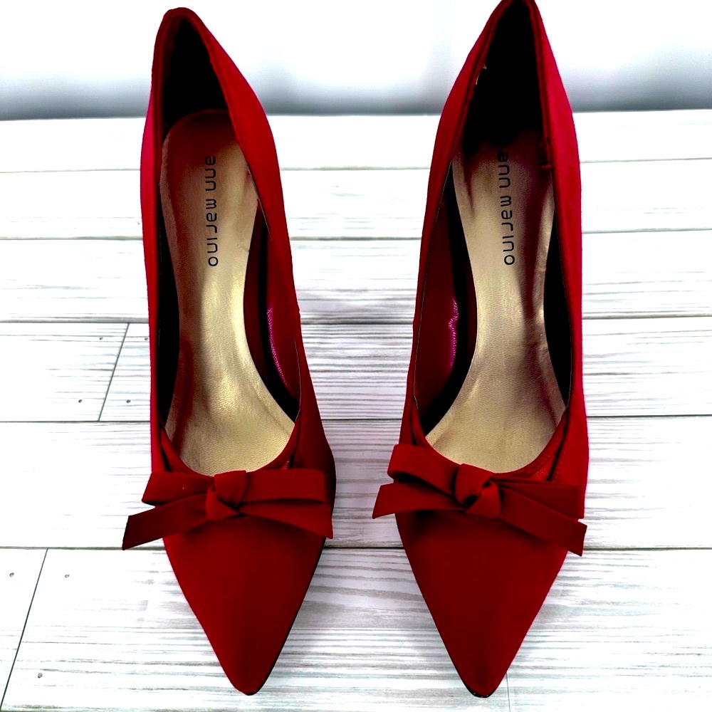 -Ann Marino red bow pumps size 9